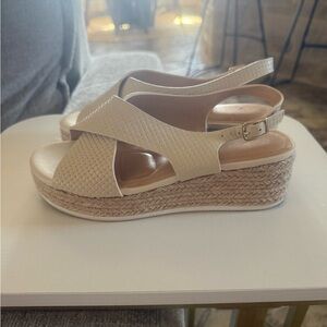 Cream Espadrille Wedge sandals Adrienne Vittadini Size 6.5M